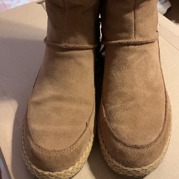Uggs mid leg western boot great condition - Picture 2 of 6